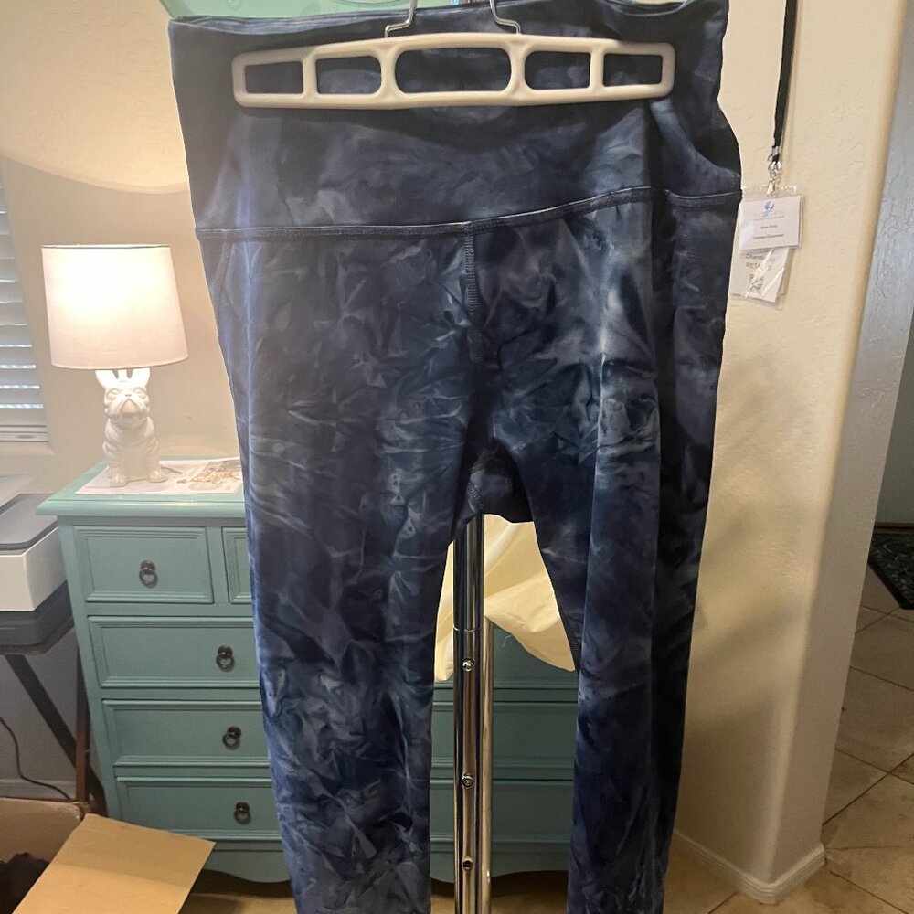 Beyond Yoga Legging-Limited Edition Blue Watercolor-7/8 length Size L, Gently Wo